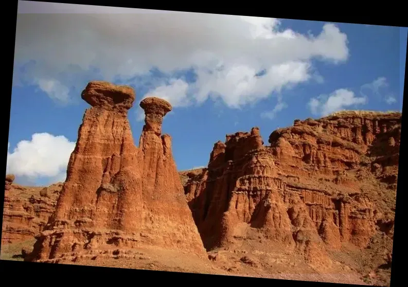 Twin Fairy Chimneys