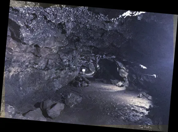 Komakado Kazaana Cave